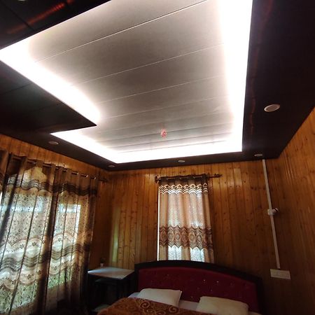 New Zum Zum Hotel & Restaurant ศรีนาการ์ ภายนอก รูปภาพ